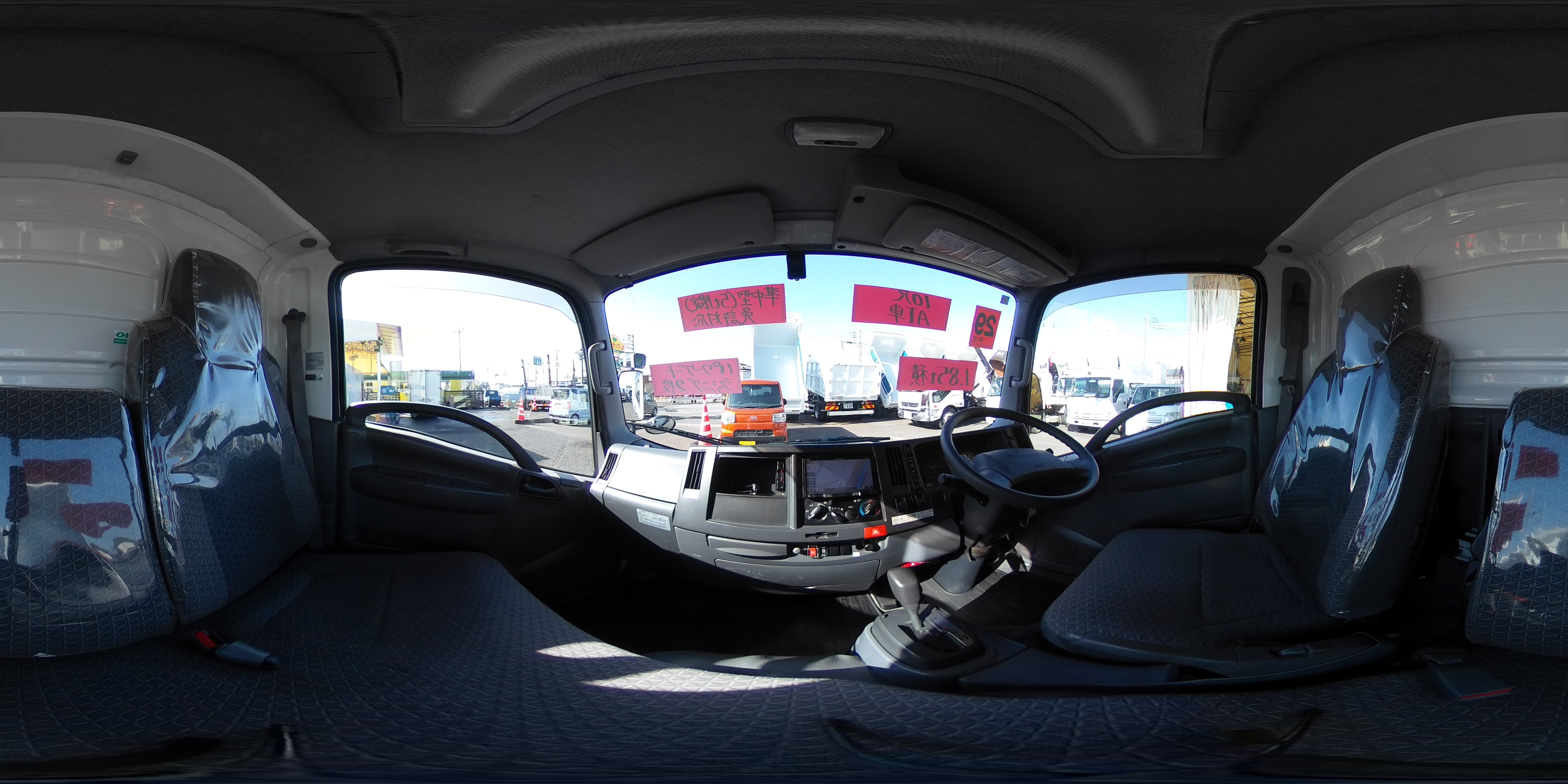 エルフ　１０尺　アルミバン　積載１８５０ｋｇ　跳ね上げ式　垂直パワーゲート　サイドドア　ラッシング２段　左電格ミラー　バックカメラ　社外ナビ　ＥＴＣ　フォグランプ　全低床　ＡＴ車！準中型（５トン限定）免許対応！1