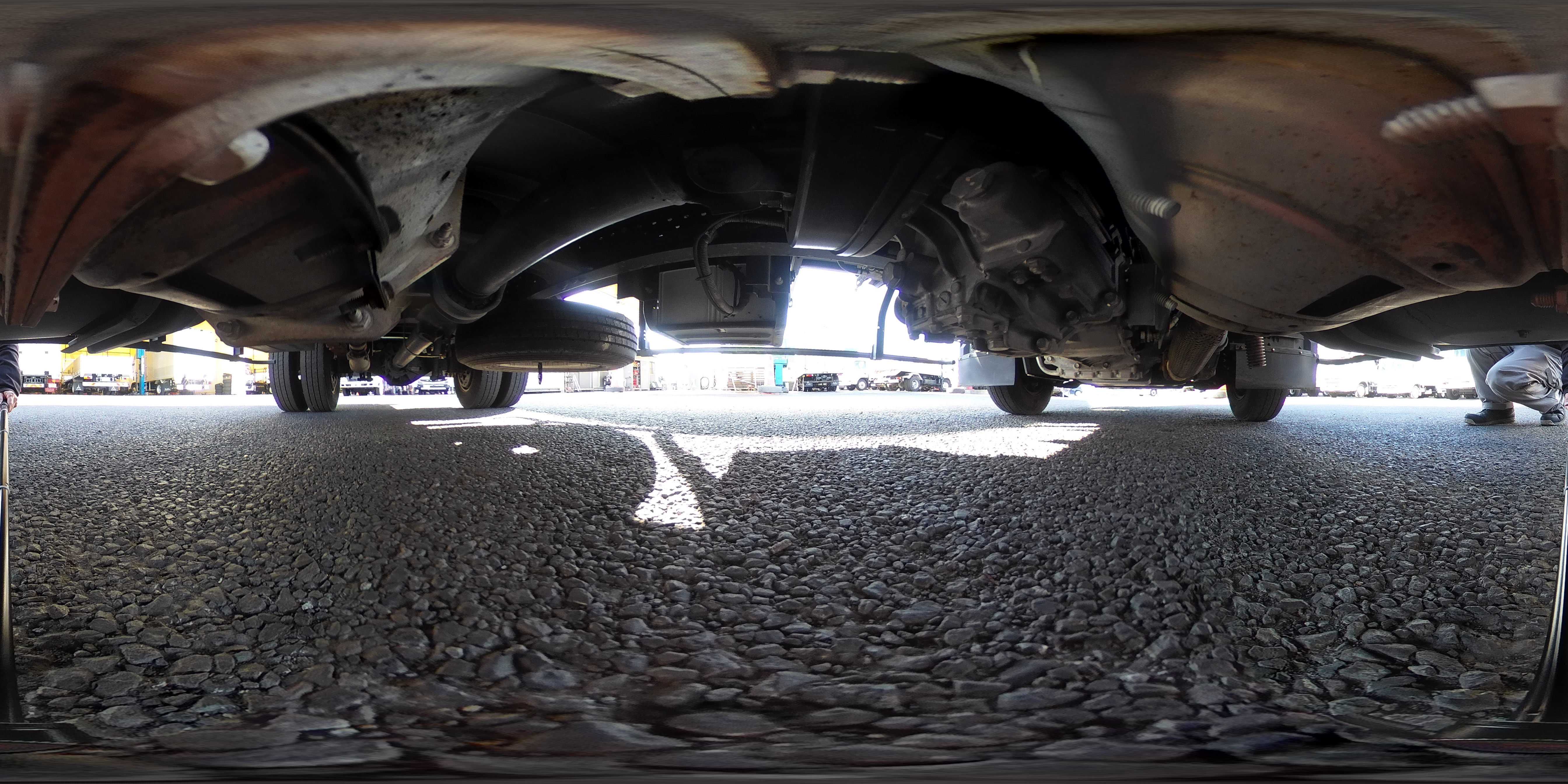 エルフ　「標準幅　ロング」　ボトルカー　積載２９５０ｋｇ　須河車体製　箱上キャリア付き　ラダー　床下台車入れ　バックカメラ　ＥＴＣ　左電格ミラー　フォグランプ　ＡＴ車！1