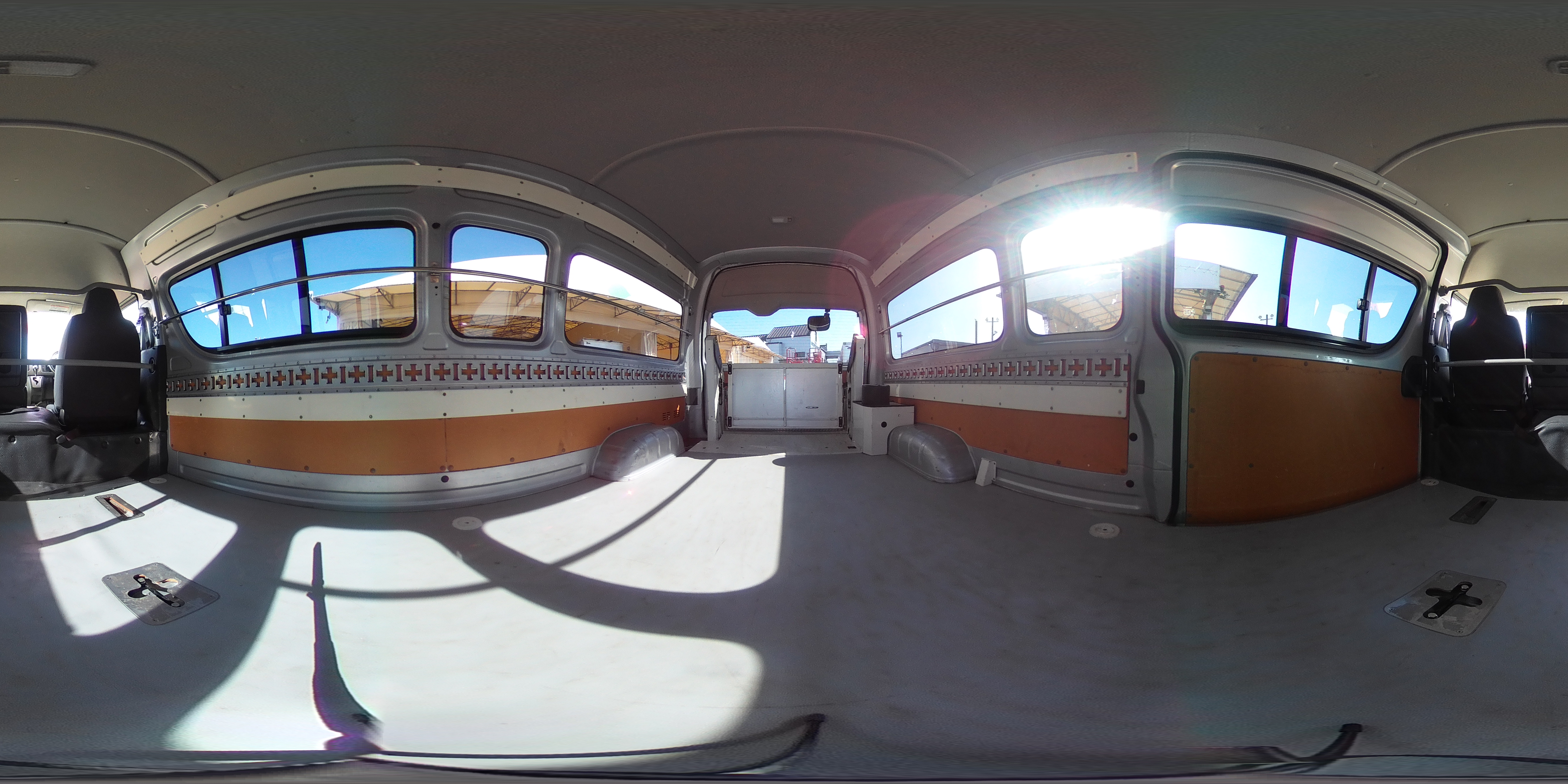 ハイエース　ワイド　スーパーロング　ＤＸ　４ドア　「ハイルーフ　４ＷＤ」　ガソリン車　３人乗り　トヨタ車体製パワーゲート　ラッシング１段　ＬＥＤ荷室灯　荷室加工有り　小窓　ＥＴＣ　ＡＴ車！　車検「Ｒ８年６月まで！」2