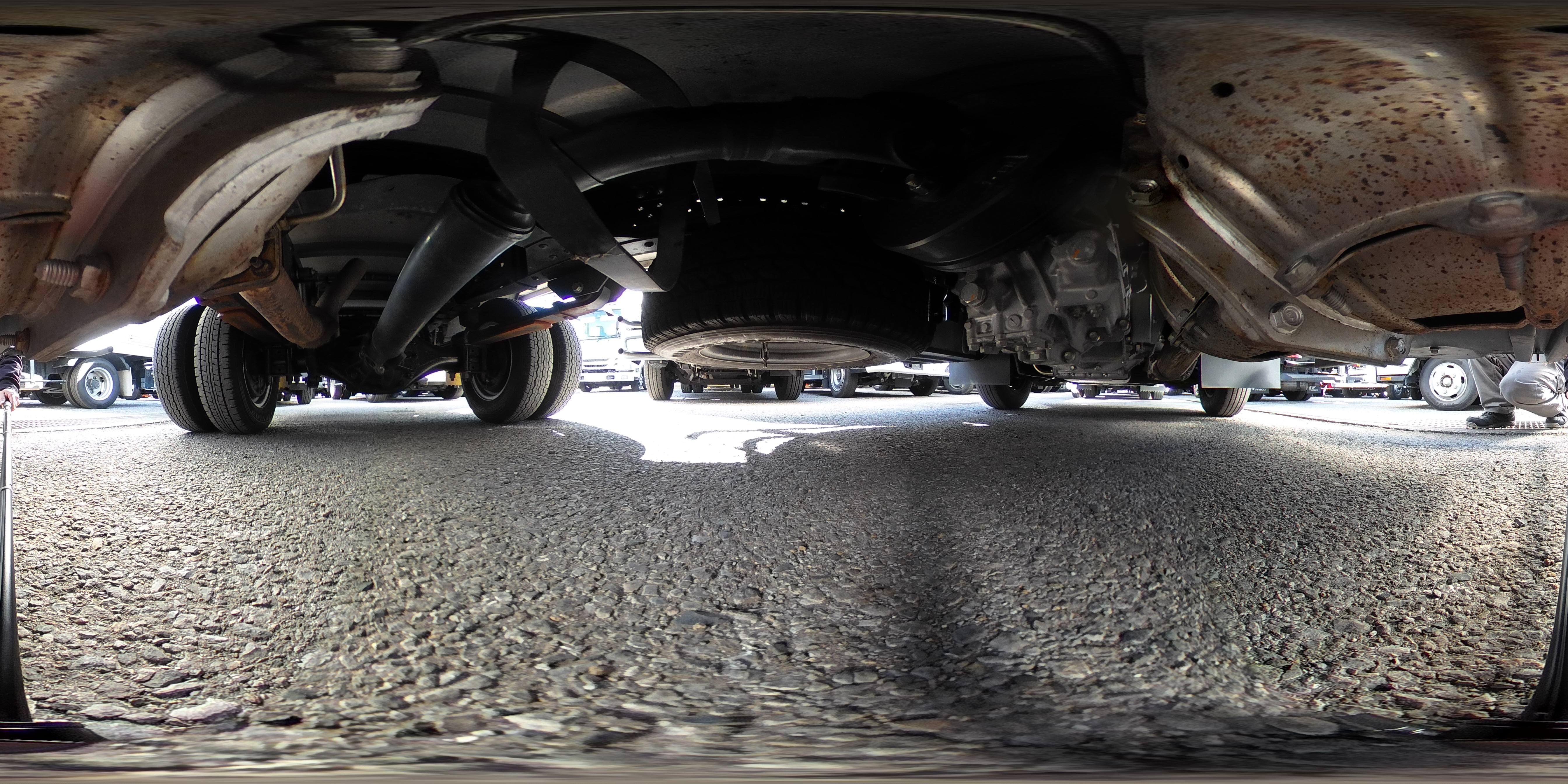 エルフ　１０尺　パネルバン　積載１２５０ｋｇ　跳ね上げ式　垂直パワーゲート　ラッシング２段　キーレス　ＡＴ車！準中型（５トン限定）免許対応！　車検「Ｒ８年６月まで！」1