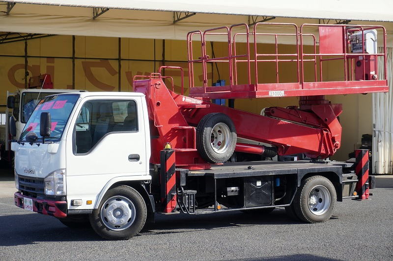 エルフ　高所作業車　タダノ製（ＡＴー１２０ＳＲ）　スーパーデッキ　重荷重型　最大地上高１２ｍ　バケット積載荷重１０００ｋｇ　アワーメーター：４４４８ｈ　ＥＴＣ　左電格ミラー　坂道発進補助　６速ＭＴ！フロント画像