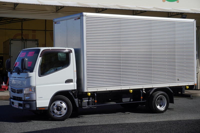 キャンター　「標準幅　ロング」　アルミバン　積載２０００ｋｇ　ラッシング２段　バックカメラ　ＥＴＣ　両側電格ミラー　フォグランプ　車線逸脱警報　ミラーヒーター　パブコ製　５速ＭＴ！フロント画像