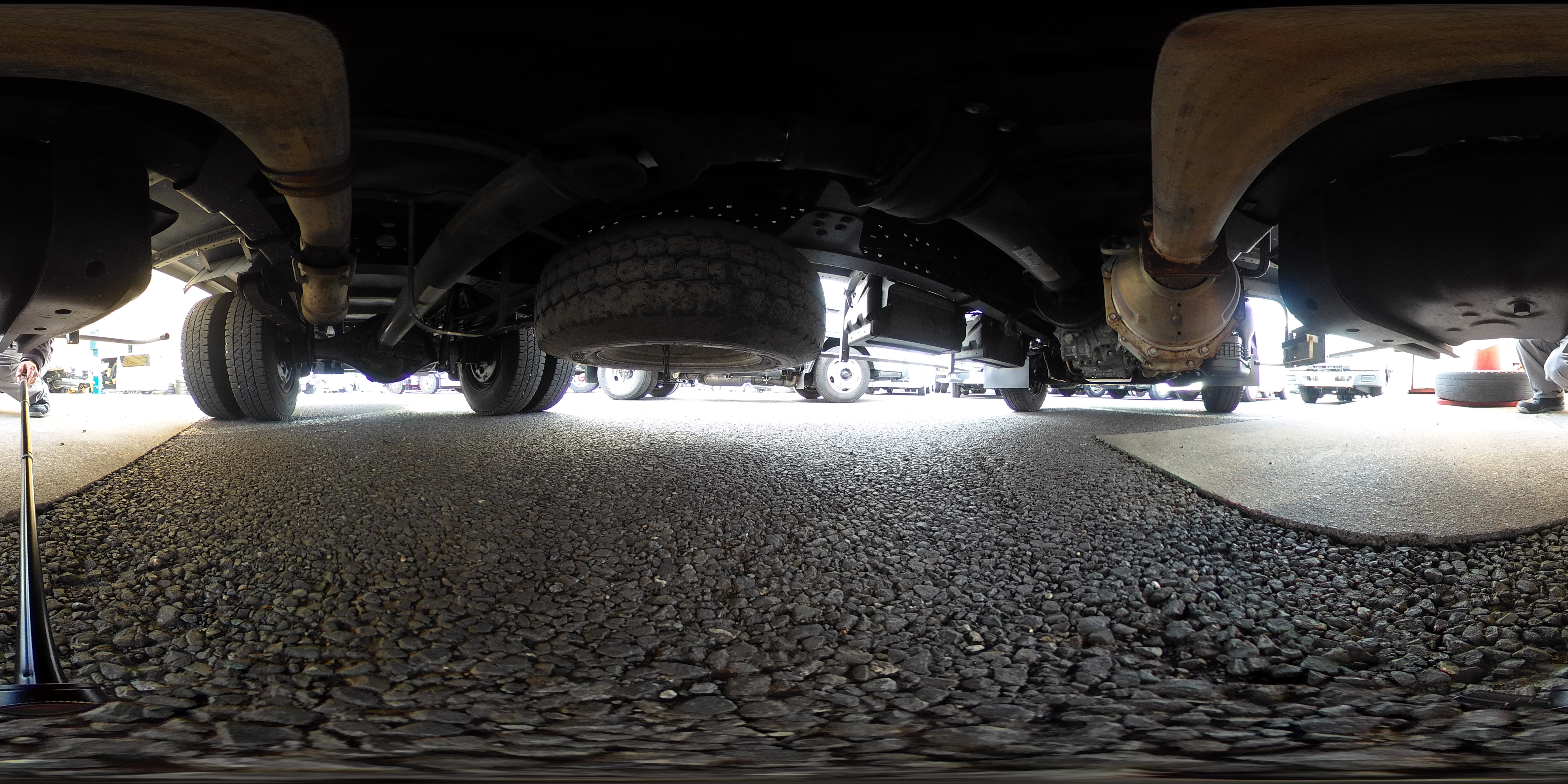 エルフ　「ワイドロング」　アルミバン　積載２９５０ｋｇ　跳ね上げ式　パワーゲート　サイドドア　ラッシング３段　左電格ミラー　バックカメラ　フォグランプ　ＡＴ車！　車検「Ｒ８年１１月まで！」1