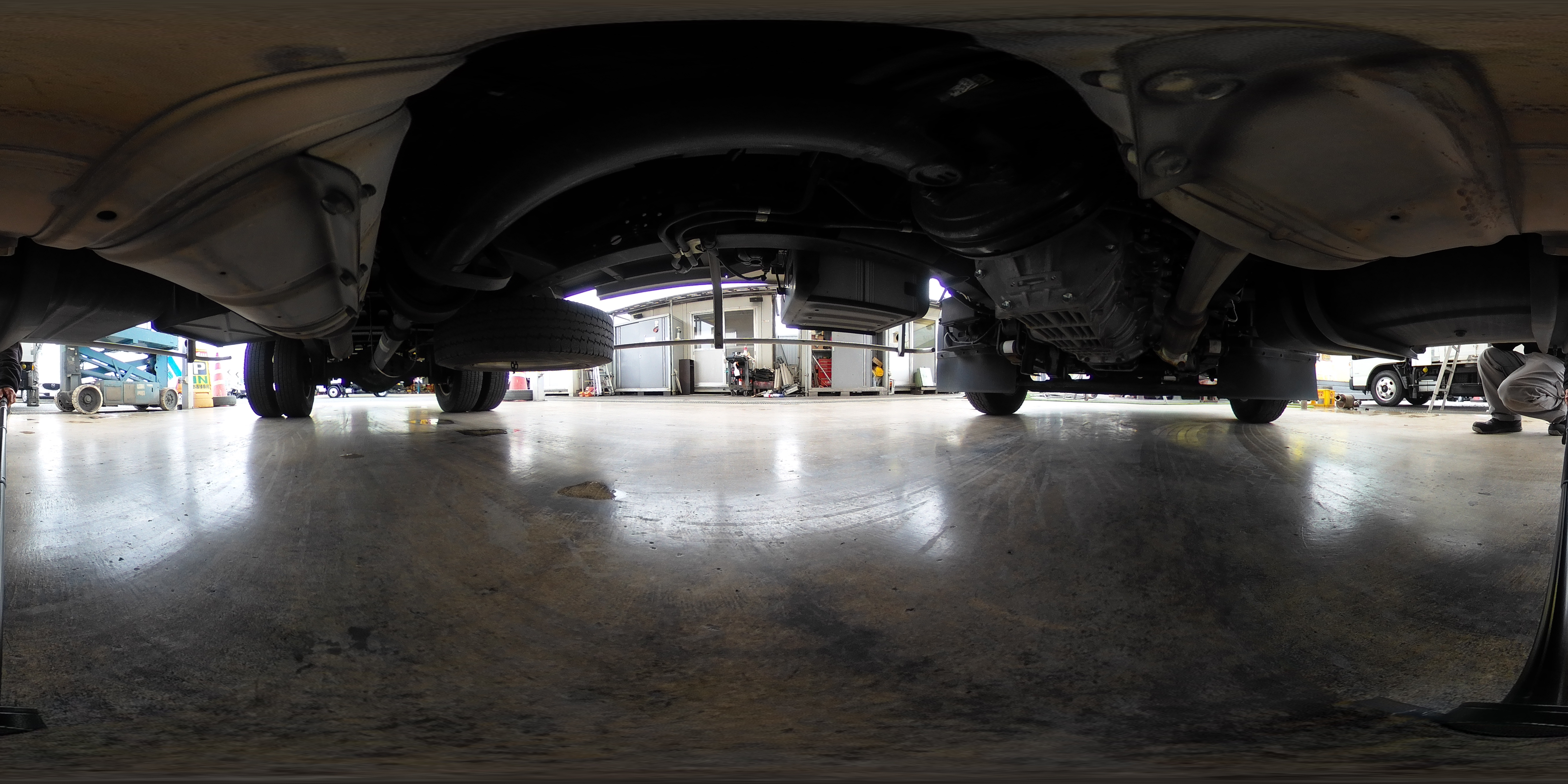 デュトロ　「ワイドロング」　アルミバン　積載２０００ｋｇ　跳ね上げ式　パワーゲート　サイドドア　ラッシング２段　バックカメラ　ＥＴＣ２．０　左電格ミラー　坂道発進補助　フォグランプ　トランテックス製　５速ＭＴ！　車検「Ｒ８年１２月まで！」1