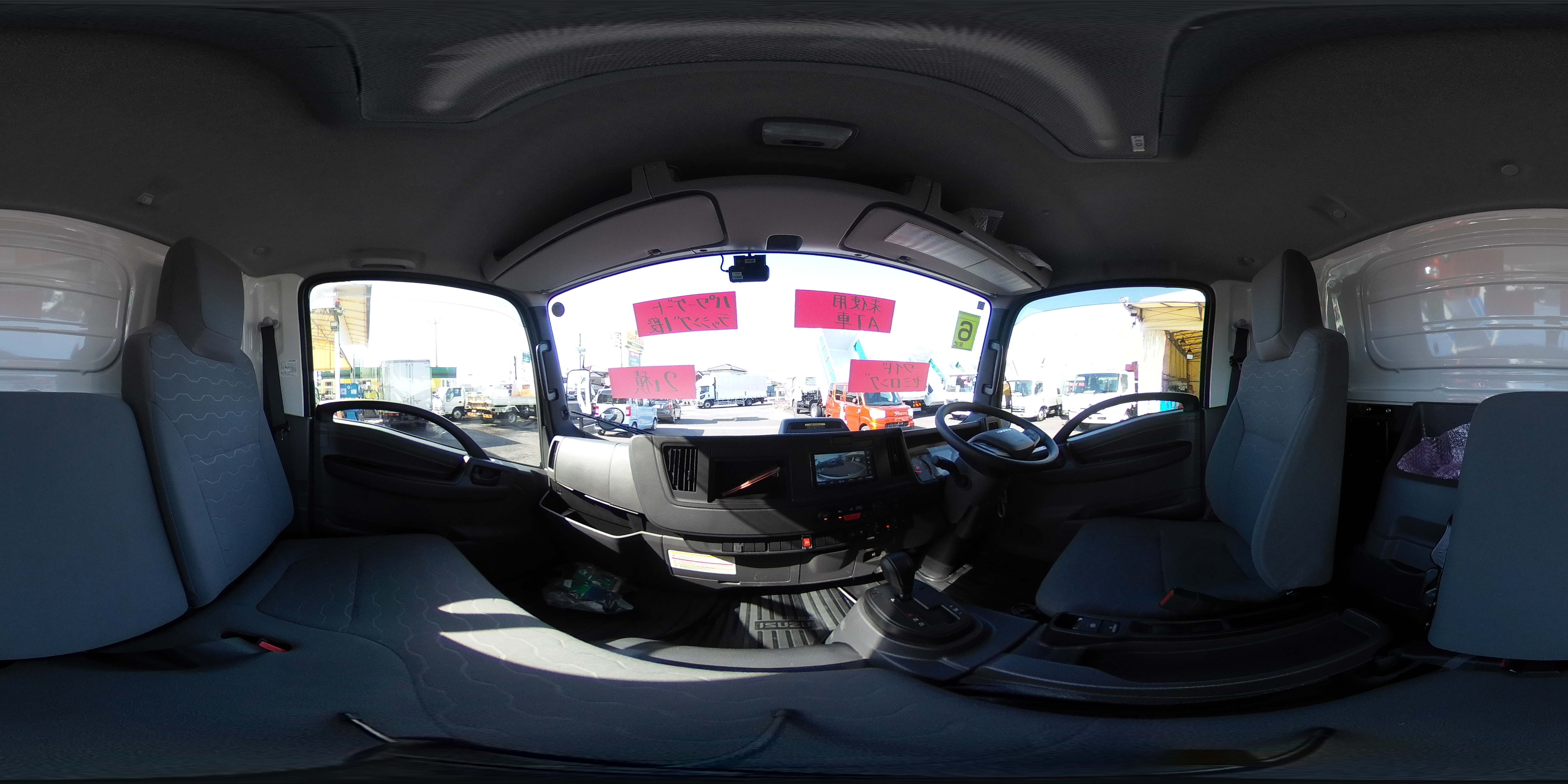 （未使用）エルフ　「ワイド　セミロング」　アルミバン　積載２０００ｋｇ　跳ね上げ式　パワーゲート　ラッシング１段　低箱　荷台シマ板張り　換気扇　両側電格ミラー　バックカメラ　ＬＥＤヘッドライト＆フォグランプ　衝突軽減ブレーキ　車線逸脱警報　オートエアコン　日本フルハーフ製　新型！ＡＴ車！給食配送仕様！希少車！！1