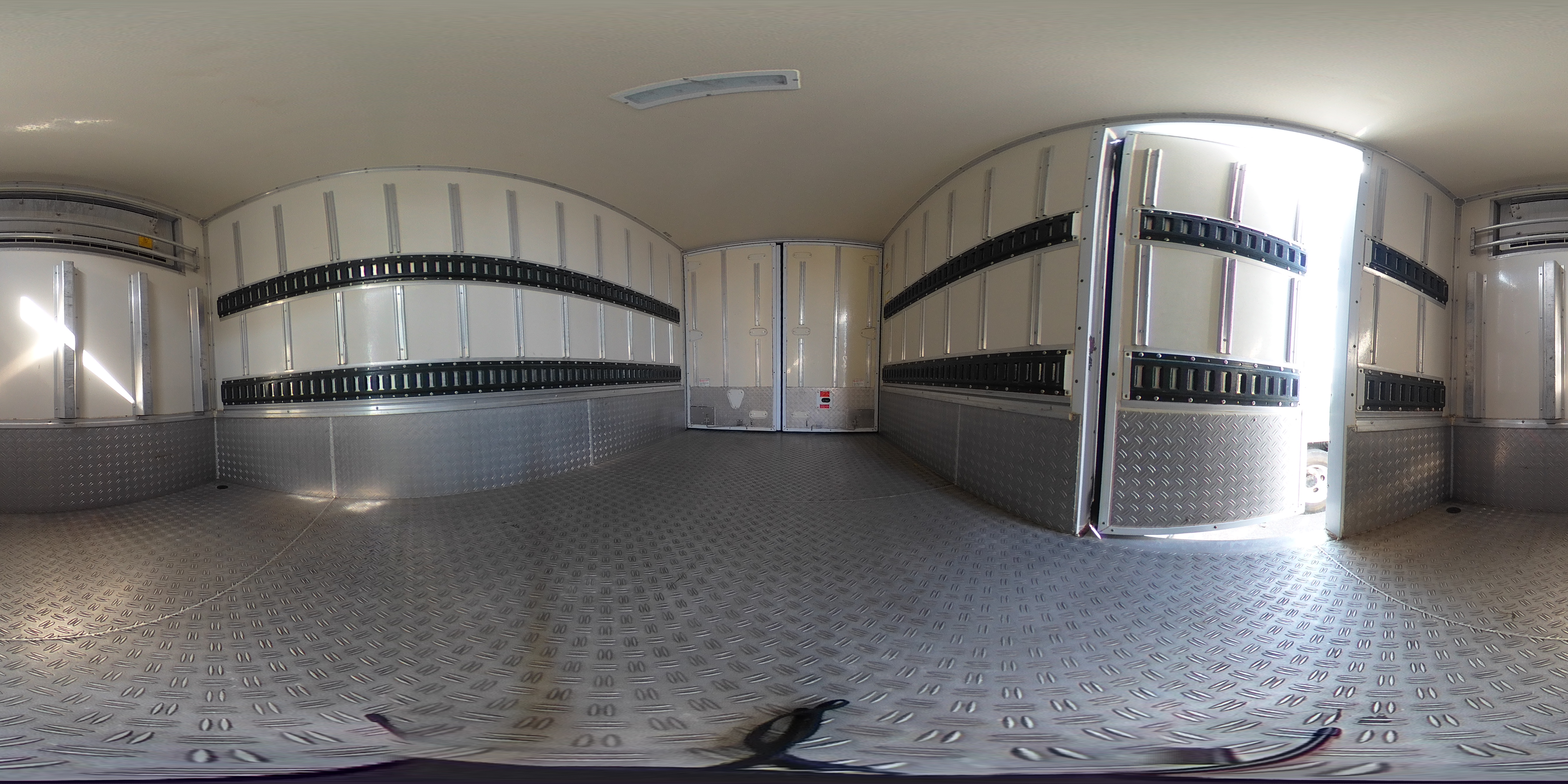 キャンター　１０尺　冷蔵冷凍車　積載１９００ｋｇ　東プレ製　サイドドア　－３０度設定　スタンバイ装置　エアリブ　荷台シマ板張り　ラッシング２段　９０度ストッパー　左電格ミラー　社外ナビ　バックカメラ　ＥＴＣ　フォグランプ　衝突軽減ブレーキ　車線逸脱警報　ＡＴ車！　車検「Ｒ８年７月まで！」2