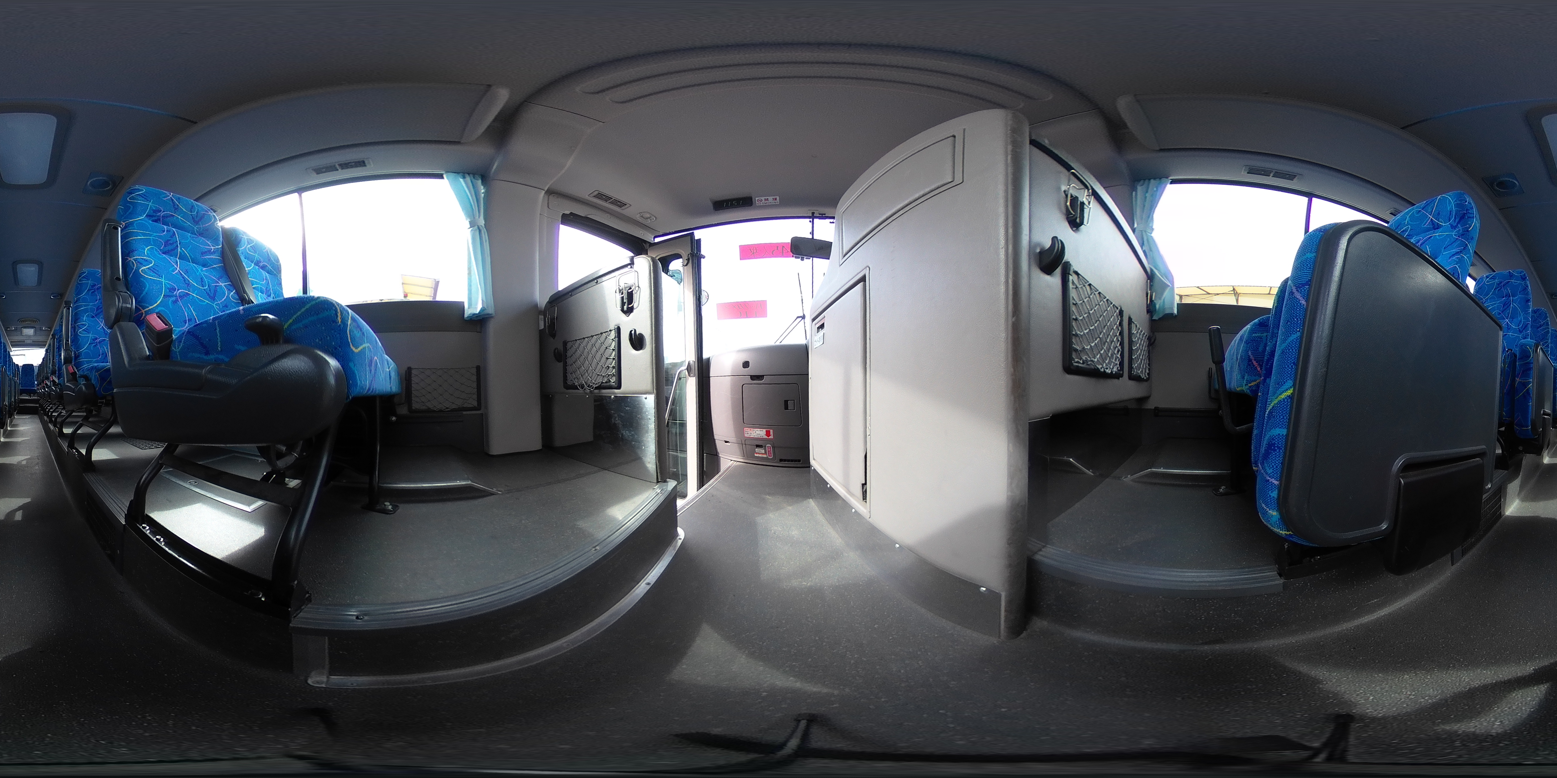 いすゞ　ガーラミオ　送迎バス　４５人乗り　折り戸式自動ドア　１ドア　総輪エアサス　モケットシート　ルームラック　ガイド席　小型トランク２対　バックカメラ　アルミホイール　ＥＴＣ　フォグランプ　６速ＭＴ！0