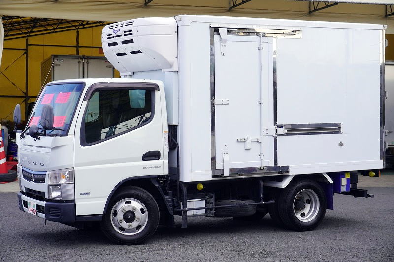 キャンター　１０尺　冷蔵冷凍車　積載２０００ｋｇ　東プレ製　サイドドア　－３０度設定　スタンバイ装置　エアリブ　荷台ステンレス張り　ラッシング１段　９０度ストッパー　左電格ミラー　バックカメラ　ＥＴＣ２.０　車線逸脱警報　ＡＴ車！フロント画像