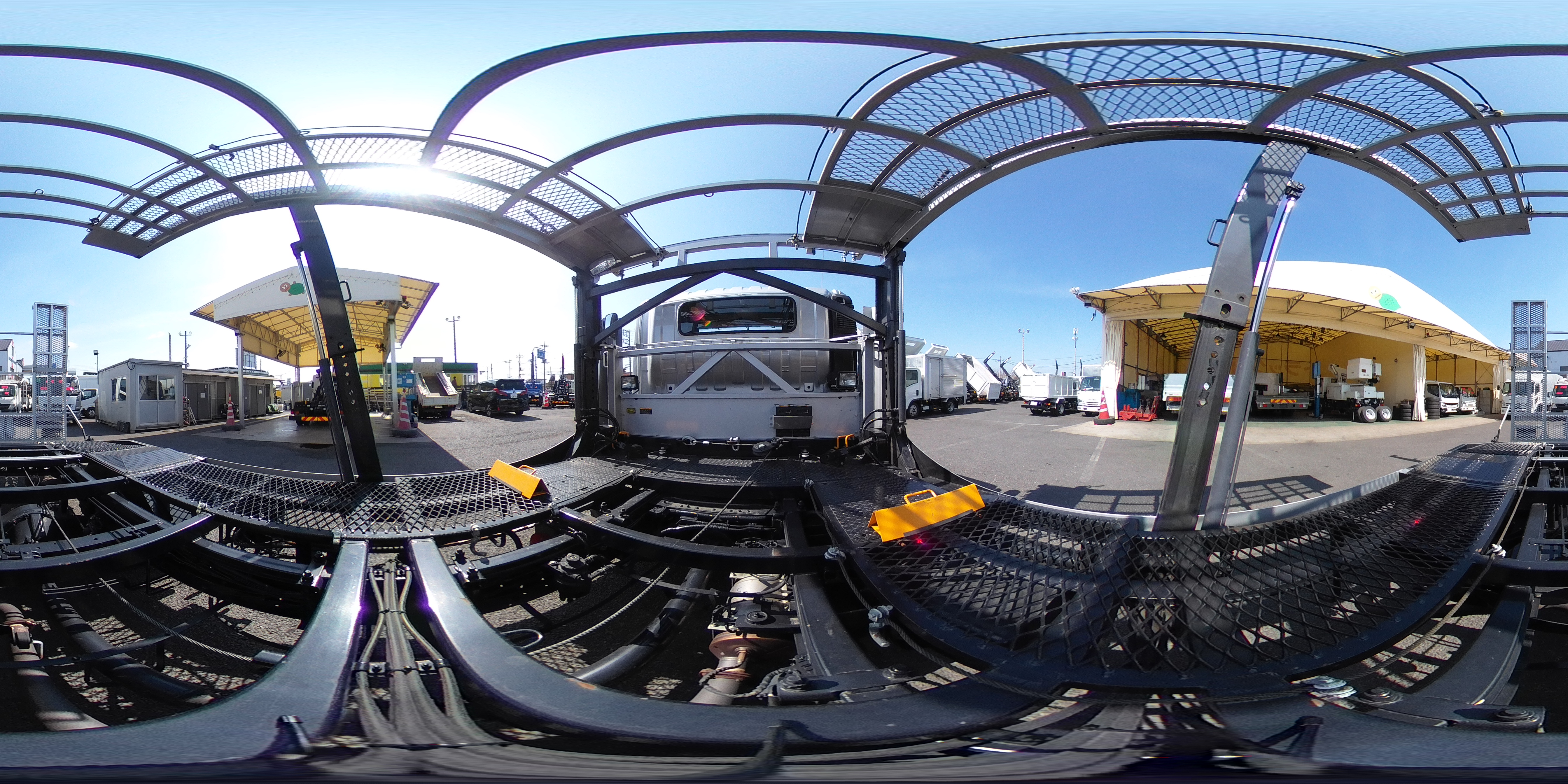 デュトロ　「ワイド超ロング」　キャリアカー　２台積　古河ユニック製　積載３４５０ｋｇ　ウインチ　ラジコン　油圧リアゲート　バックカメラ　ＥＴＣ　社外ナビ　左電格ミラー　坂道発進補助　電動パーキングブレーキ　フォグランプ　６速ＭＴ！　車検「Ｒ８年６月まで！」　AK2