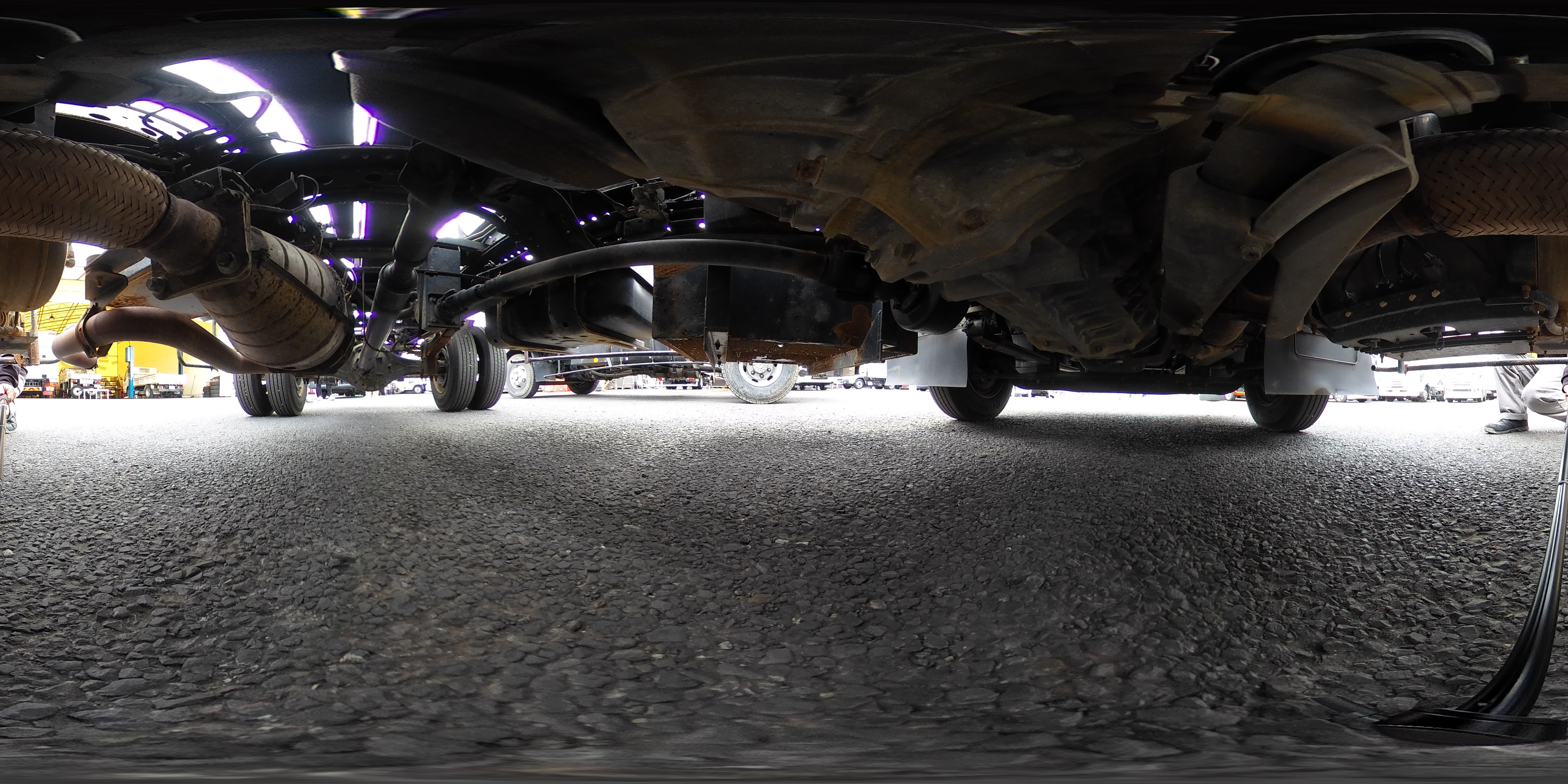 フォワード　４トン　「ベッドレス」　フックロール　極東製　積載３８００ｋｇ　ツインシリンダー　キャブバックステップ　網工具入れ　ルーフキャリア　フォグランプ　坂道発進補助　バックカメラ　ＥＴＣ　オートエアコン　６速ＭＴ！　AK1