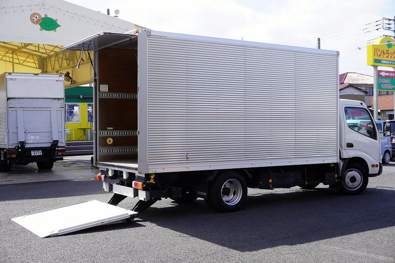 ダイナ　「標準幅　ロング」　アルミバン　積載２９５０ｋｇ　跳ね上げ式　パワーゲート　サイドドア　ラッシング３段　バックカメラ　ＥＴＣ　左電格ミラー　日本フルハーフ製　衝突軽減ブレーキ　車線逸脱警報　ＡＴ車！フロント画像