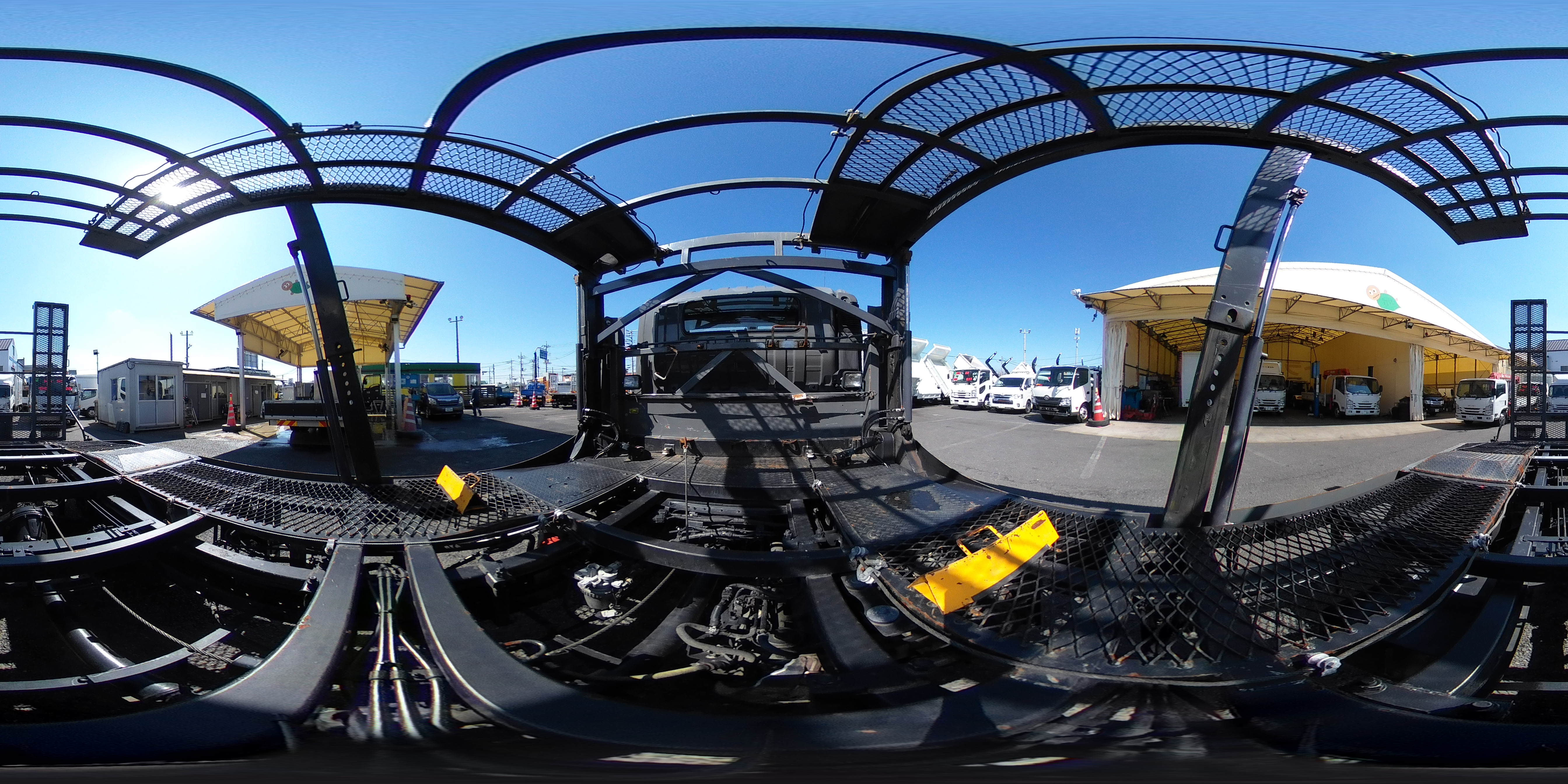 デュトロ　「ワイド超ロング」　キャリアカー　２台積　古河ユニック製　積載３３５０ｋｇ　ウインチ　ラジコン　油圧リアゲート　バックカメラ　ＥＴＣ　左電格ミラー　坂道発進補助　電動パーキングブレーキ　ＬＥＤヘッドライト＆フォグランプ　衝突軽減ブレーキ　車線逸脱警報　クリアランスソナー　６速ＭＴ！　AK2