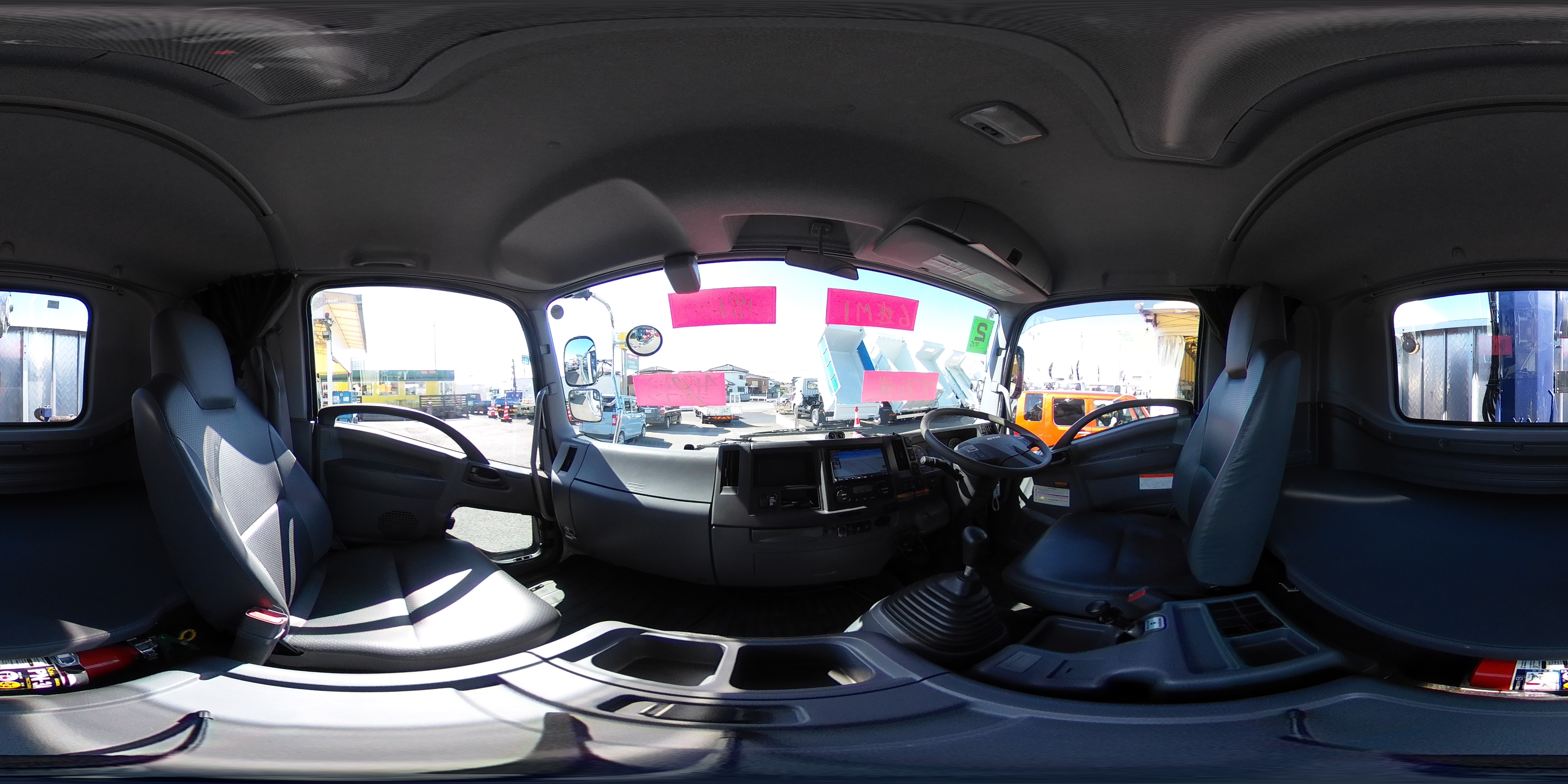 フォワード　増トン　「標準幅　ベッド付き」　４段クレーン　積載７７００ｋｇ　古河ユニック製　５．５ｍ長　ラジコン　フックイン　２．９３ｔ吊　差し違いアウトリガー　セイコーラック　鳥居シマ板張り　ロープ穴５対　バックカメラ　社外ナビ　ＥＴＣ　坂道発進補助　アルミホイール　衝突軽減ブレーキ　車線逸脱警報　低走行！６速ＭＴ！希少車！！　車検「Ｒ８年８月まで！」0