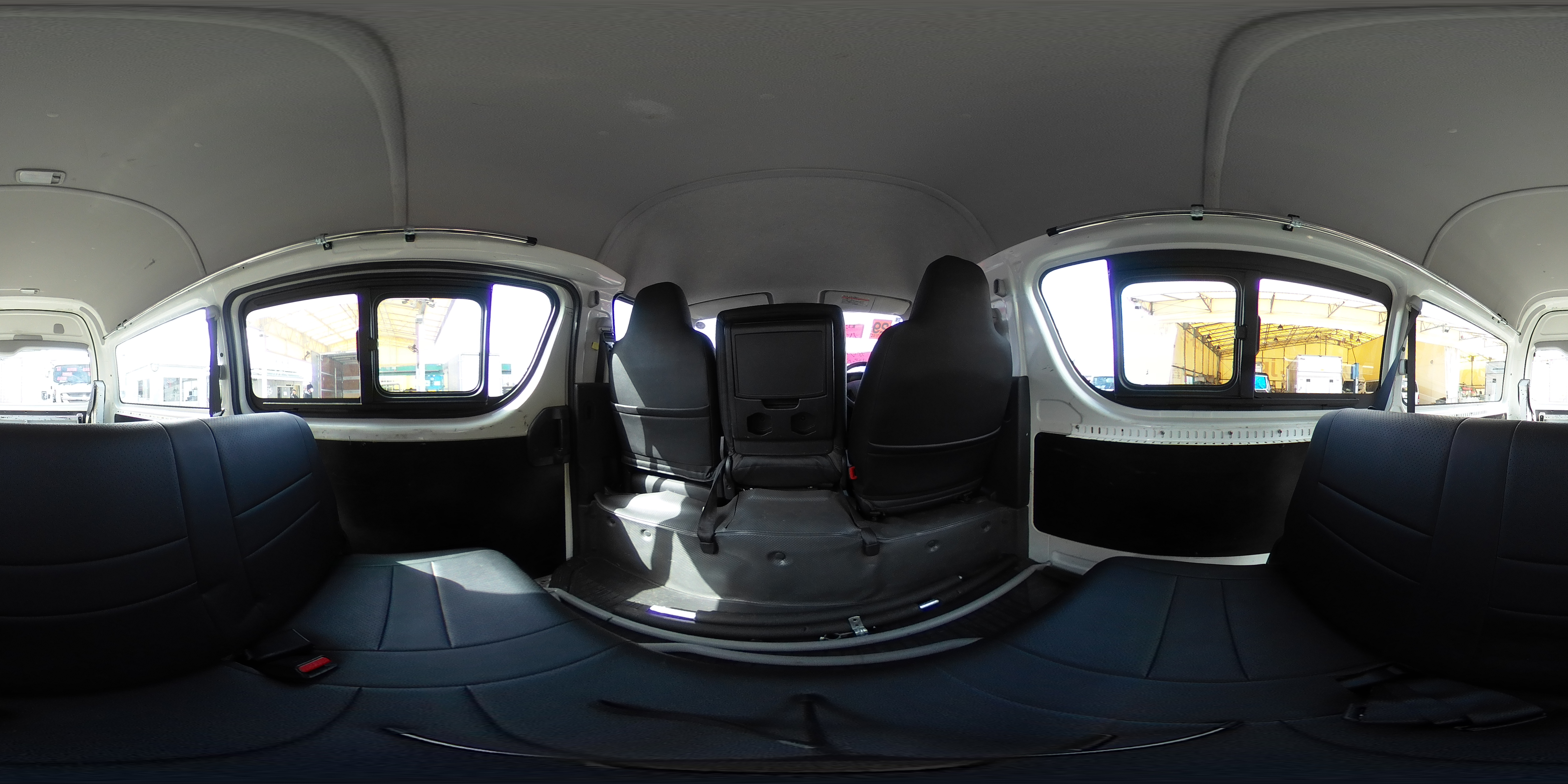 ハイエース　ロング　ＤＸ　４ドア　「ハイルーフ」　ガソリン車　３～６人乗り　トヨタ車体製パワーゲート　バックカメラ　ナビ　ＥＴＣ　ＬＥＤヘッドライト　キーレス　ＡＴ車！1