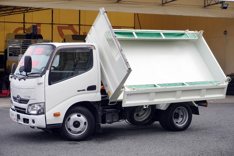 デュトロ　強化　三転ダンプ　極東製　積載２０００ｋｇ　三方開　手動コボレーン　ＥＴＣ　低走行！５速ＭＴ！フロント画像