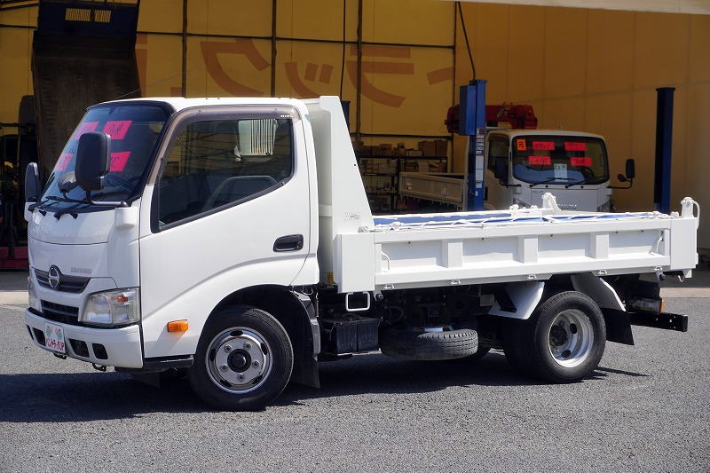 デュトロ 強化ダンプ 極東製 積載2000kg 三方開 手動コボレーン 鳥居アングル補強 ダンプピン 左電格ミラー ETC フルフラットロー AT車!フロント画像
