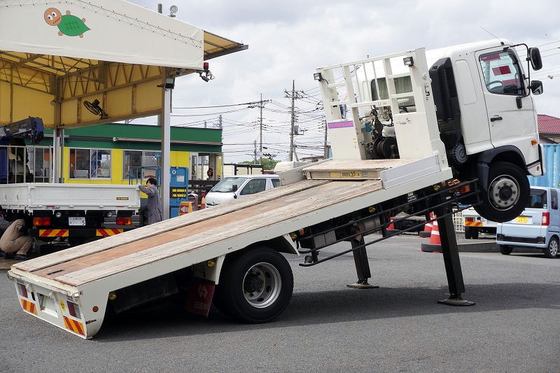レンジャー　増トン　「標準幅　ベッド付き」　重機運搬車　ハイジャッキ　四国車体製造りボディー　積載７５００ｋｇ　５ｍ長　ウインチ　ラジコン　アユミ板掛け＆アユミ板付き　リターダ　坂道発進補助　バックカメラ　ＥＴＣ２．０　ＬＥＤヘッドライト＆フォグランプ　衝突軽減ブレーキ　車線逸脱警報　７速ＭＴ！希少車！！