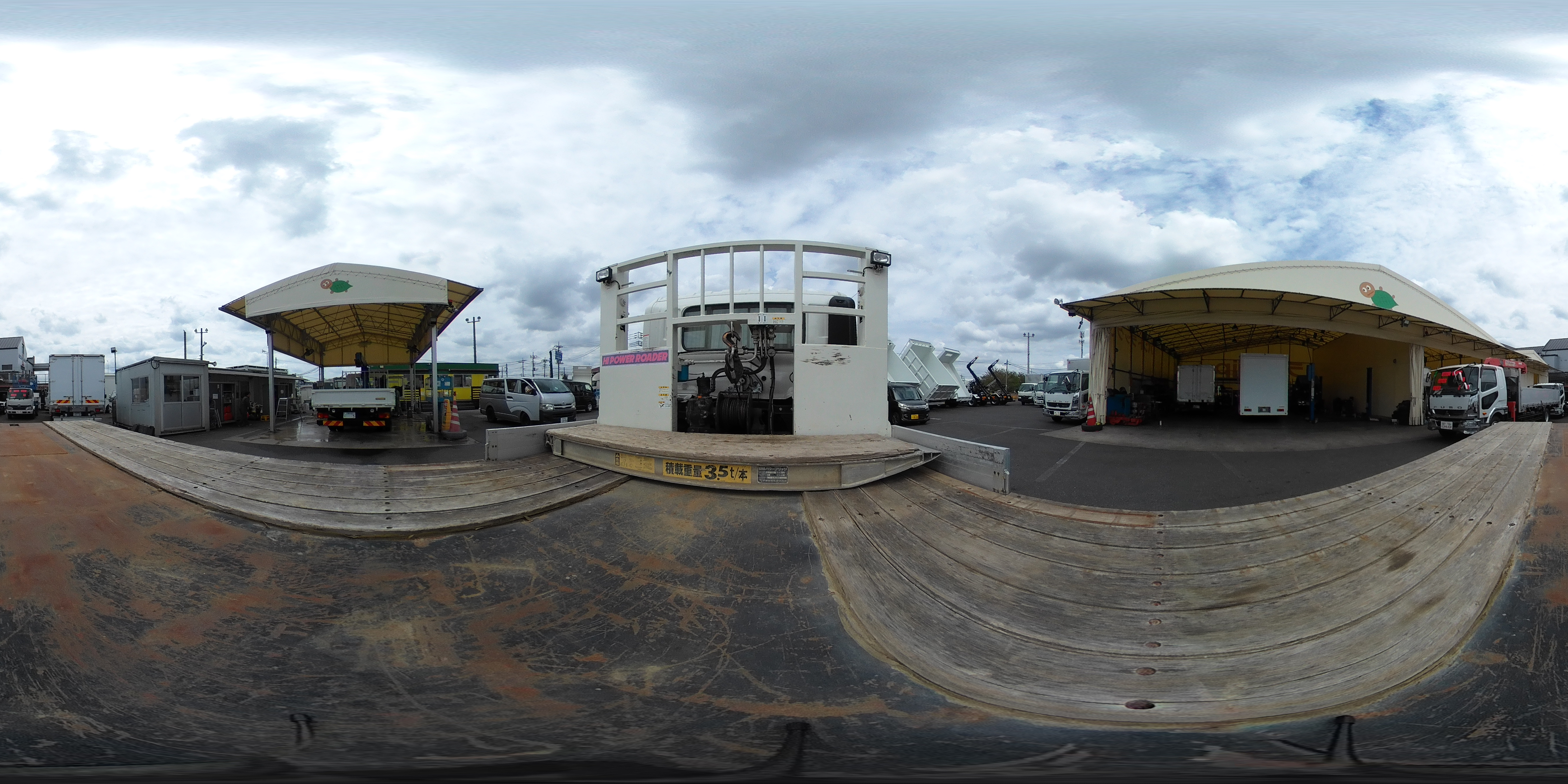 レンジャー　増トン　「標準幅　ベッド付き」　重機運搬車　ハイジャッキ　四国車体製造りボディー　積載７５００ｋｇ　５ｍ長　ウインチ　ラジコン　アユミ板掛け＆アユミ板付き　リターダ　坂道発進補助　バックカメラ　ＥＴＣ２．０　ＬＥＤヘッドライト＆フォグランプ　衝突軽減ブレーキ　車線逸脱警報　７速ＭＴ！希少車！！2