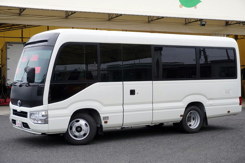 トヨタ　コースター　「ショート　ＬＸ」　ビッグバン　９人乗り　積載１２５０ｋｇ　手動ドア　リア観音扉　リアステップ　モケットシート　ＥＴＣ２．０　左電格ミラー　フォグランプ　高年式！低走行！ＡＴ車！！フロント画像