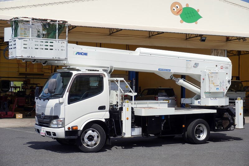 デュトロ　高所作業車　アイチ製（ＳＫ２２Ａ）　最大地上高２２．１ｍ　鉄製バケット　バケット積載荷重２００ｋｇ　アワーメーター：１７２５ｈ　積載１００ｋｇ　ジョイスティックタイプ　ブーム自動格納　左電格ミラー　坂道発進補助　ＥＴＣ　６速ＭＴ！