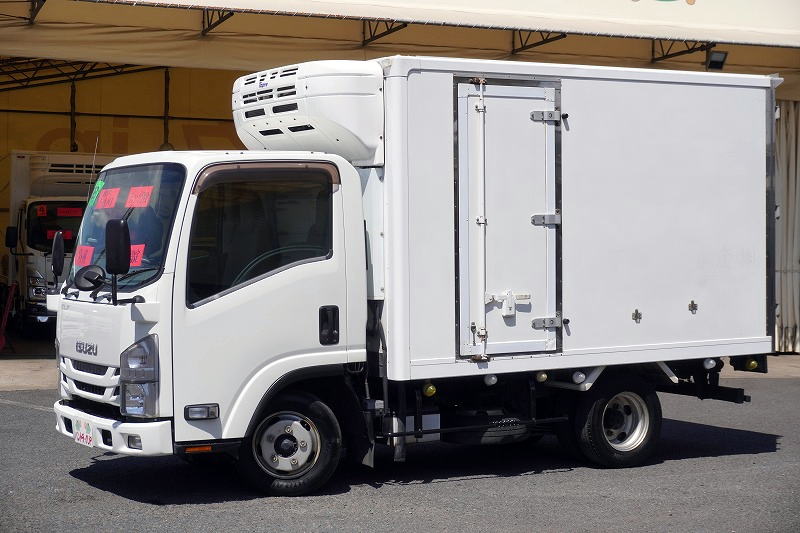 エルフ　１０尺　冷蔵冷凍車　積載２０００ｋｇ　東プレ製　サイドドア　－３０度設定　ラッシング２段　荷台ステンレス張り　エアリブ　９０度ストッパー　左電格ミラー　坂道発進補助　バックカメラ　フォグランプ　５速ＭＴ！
