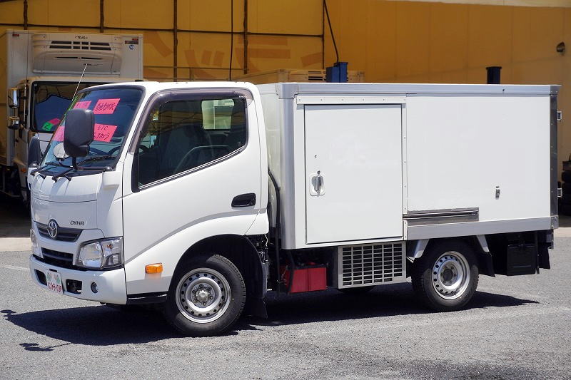 ダイナ　「標準幅　ショート」　冷蔵冷凍車　積載１０００ｋｇ　デンソー製　低箱　全高２ｍ以下　サイドドア　荷台ステンレス張り　－２２度設定　間仕切り扉　９０度ストッパー　箱内カーテン付き　バックカメラ　ＥＴＣ　フォグランプ　ＡＴ車！新普通免許対応！希少車！！