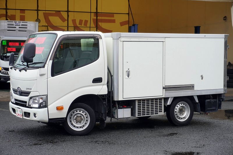 ダイナ 「標準幅 ショート」 冷蔵冷凍車 積載950kg デンソー製 低箱 全高2m以下 サイドドア 荷台ステンレス張り -22度設定 ラッシング2段 箱内カーテン付き バックカメラ ETC フォグランプ AT車!新普通免許対応!希少車!!フロント画像