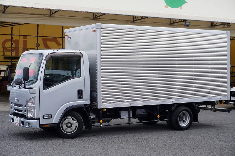 エルフ　「標準幅　ロング」　アルミバン　積載２０００ｋｇ　バックカメラ　ＥＴＣ　左電格ミラー　フォグランプ　９０度ストッパー　全高２．９ｍ　日本フルハーフ製　５速ＭＴ！フロント画像