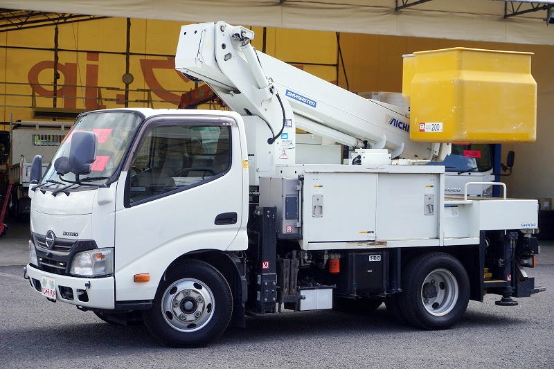 デュトロ 高所作業車 アイチ製(SH10A) 最大地上高9.9m FRPバケット バケット積載荷重200kg 積載200kg 工具入れ ジョイスティックタイプ アワーメーター:3854h 左電格ミラー バックカメラ 社外ナビ ワンセグTV 電気工事仕様!AT車!フロント画像