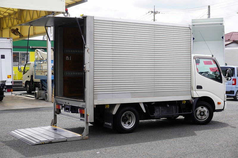 デュトロ　１０尺　アルミバン　積載２０００ｋｇ　サイドドア　跳ね上げ式　垂直パワーゲート　ラッシング２段　全高２．８４ｍ　バックカメラ　ＥＴＣ　左電格ミラー　フォグランプ　電動パーキングブレーキ　全低床　ＡＴ車！