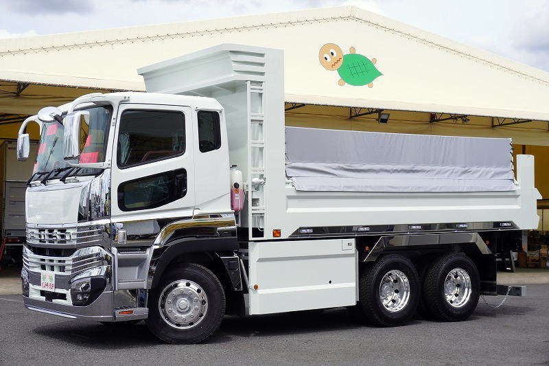 （未使用）　スーパーグレート　421馬力　大型　３軸　２デフ　土砂ダンプ　５．３ｍx２３５　積載７９００ｋｇ　新明和製　角底　電動コボレーン　鳥居シートデッキ＆ラダー　ＥＴＣ２．０　メッキパーツ　AＴ車！総重量２０トン未満！フロント画像