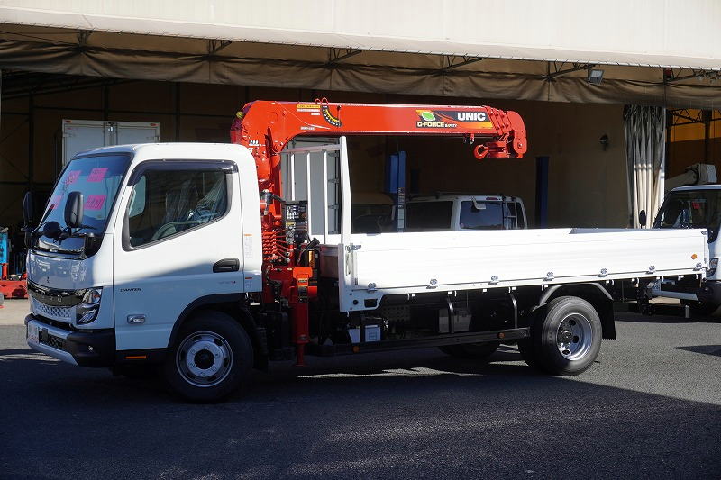 （未使用）　キャンター　「ワイド超ロング」　４段クレーン　積載３４００ｋｇ　アルミブロック　古河ユニック製　ラジコン　フックイン　２．９３ｔ吊　ＥＴＣ２．０　坂道発進補助　左電格ミラー　ＬＥＤヘッドライト＆フォグランプ　スマートキー　衝突軽減ブレーキ　車線逸脱警報　５速ＭＴ！