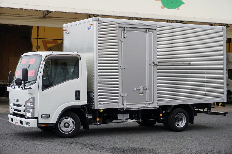 エルフ　「標準幅　ロング」　アルミバン　積載２０００ｋｇ　サイドドア　ラッシング２段　バックカメラ　ナビ　ＥＴＣ　左電格ミラー　フォグランプ　衝突軽減ブレーキ　車線逸脱警報　日本フルハーフ製　ＡＴ車！