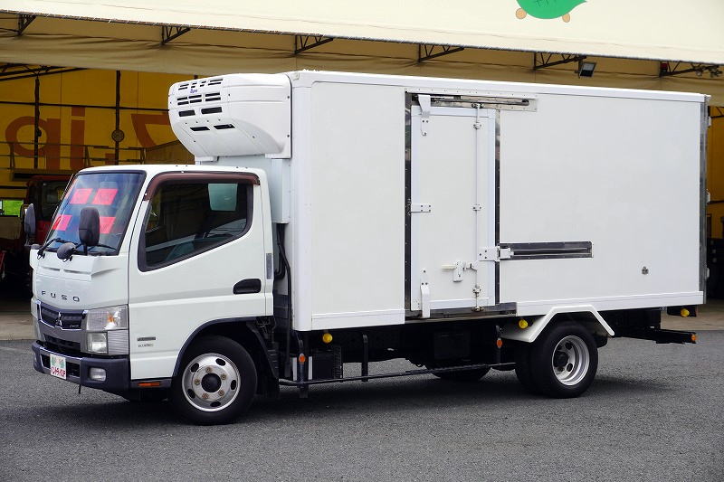 キャンター 「カスタム 標準幅 ロング」 冷蔵冷凍車 積載2000kg 東プレ製 サイドドア -5度設定 ラッシング1段 荷台ステンレス張り エアリブ 90度ストッパー 左電格ミラー 坂道発進補助 ETC キーレス オートエアコン フォグランプ 5速MT!フロント画像