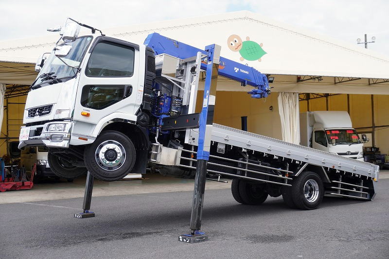 ファイター　増トン　「標準幅　ベッドレス」　５段セルフクレーン　積載６９００ｋｇ　タダノ製　ハイジャッキ　アユミ板掛け　６ｍ長　アルミブロック　フックイン　ラジコン　２．９３ｔ吊　床フック６対　アウトリガー左右油圧張り出し　バックカメラ　ＥＴＣ　衝突軽減ブレーキ　車線逸脱警報　メッキパーツ多数！回送仕様！６速ＭＴ！