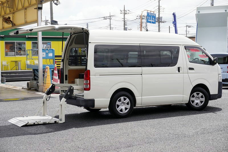 ハイエース　ロング　ＤＸ　５ドア　「ハイルーフ」　ガソリン車　３～６人乗り　トヨタ車体製パワーゲート　ナビ　ワンセグＴＶ　バックカメラ　ＥＴＣ　キーレス　小窓　ワンオーナー！ＡＴ車！