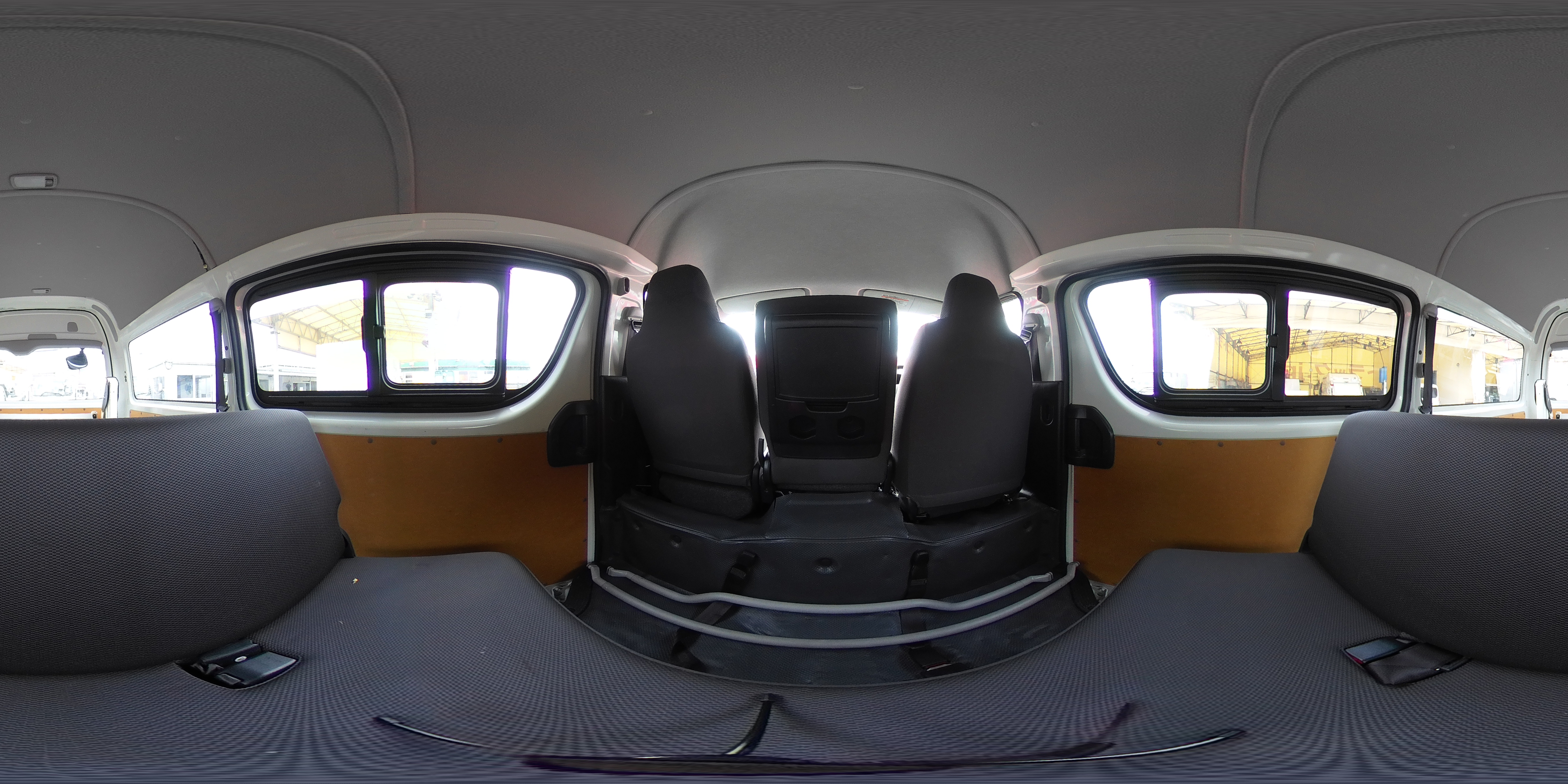 ハイエース　ロング　ＤＸ　５ドア　「ハイルーフ」　ガソリン車　３～６人乗り　トヨタ車体製パワーゲート　ナビ　ワンセグＴＶ　バックカメラ　ＥＴＣ　キーレス　小窓　ワンオーナー！ＡＴ車！1