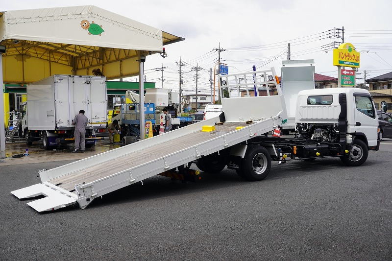 （未使用）　キャンター　「ワイド超ロング」　セーフティーローダー　一般用　花見台製　積載３７５０ｋｇ　三方開　ラジコン　ウインチ　荷台板張り　左右電格ミラー　ミラーヒーター　ＬＥＤ作業灯　衝突軽減ブレーキ　車線逸脱警報　ＡＴ車！希少車！　車検「Ｒ９年１１月まで！」フロント画像