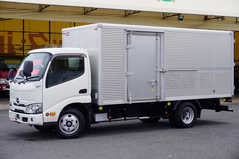 デュトロ　「標準幅　ロング」　アルミバン　積載２０００ｋｇ　サイドドア　全高約２．７ｍ　９０度ストッパー　バックカメラ　ＥＴＣ　左電格ミラー　クリアランスソナー　電動パーキングブレーキ　ＬＥＤヘッドライト＆フォグランプ　衝突軽減ブレーキ　車線逸脱警報　北村製　ＡＴ車！