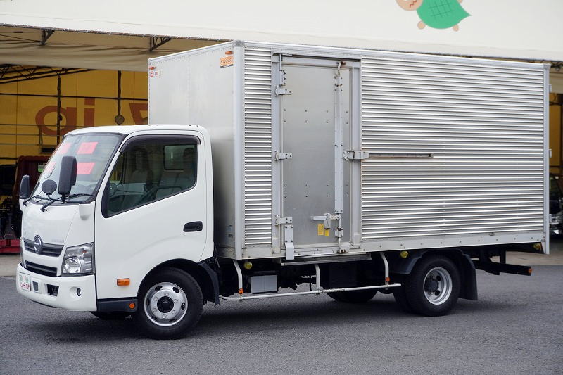 デュトロ 「ワイドロング」 アルミバン 積載3000kg サイドドア ラッシング2段 バックカメラ ETC2.0 フォグランプ 電動パーキングブレーキ 左電格ミラー 坂道発進補助 スマートキー 衝突軽減ブレーキ 車線逸脱警報 トランテックス製 ワンオーナー!6速MT!フロント画像