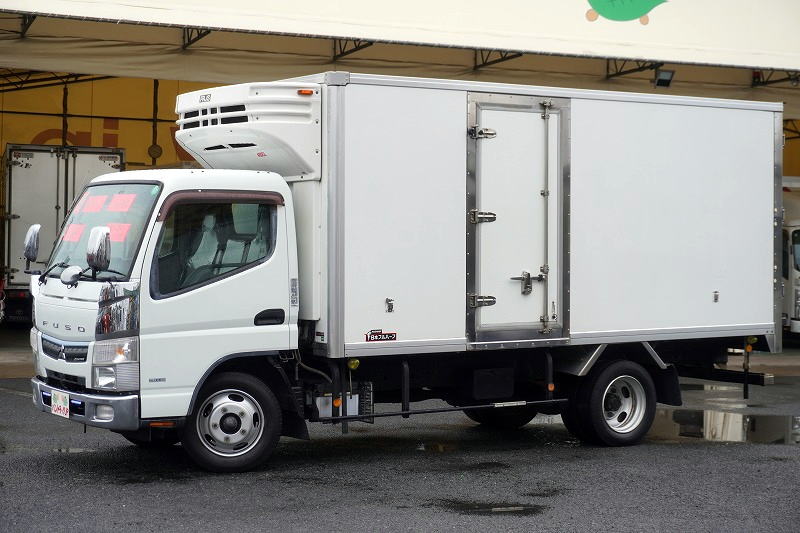 キャンター 「標準幅 ロング」 冷蔵冷凍車 積載3000kg 菱重製 サイドドア -30度設定 ラッシング2段 荷台シマ板張り エアリブ 左電格ミラー 坂道発進補助 キーレス バックカメラ ETC2.0 フォグランプ メッキパーツ 5速MT!フロント画像
