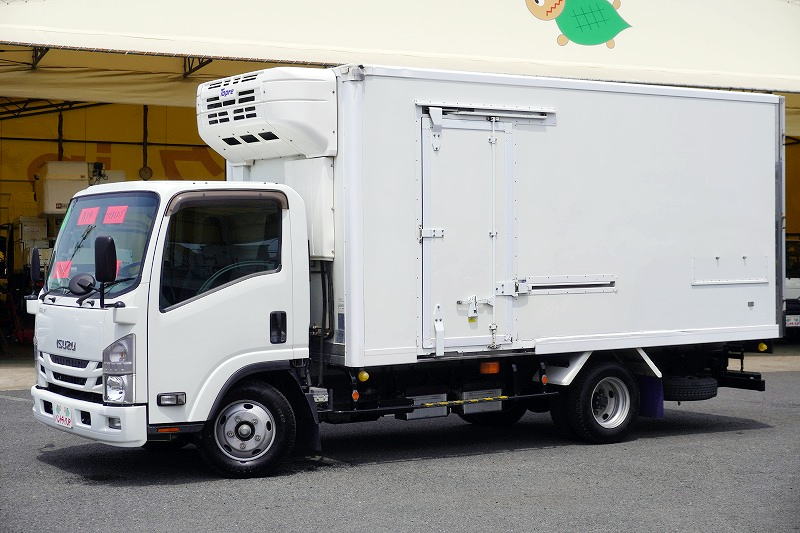 エルフ 「ワイドロング」 冷蔵冷凍車 積載2000kg サイドドア リア三枚扉 -5度設定 荷台シマ板張り 間仕切り扉 エアリブ 左電格ミラー フォグランプ 東プレ製 衝突軽減ブレーキ 車線逸脱警報 AT車!フロント画像