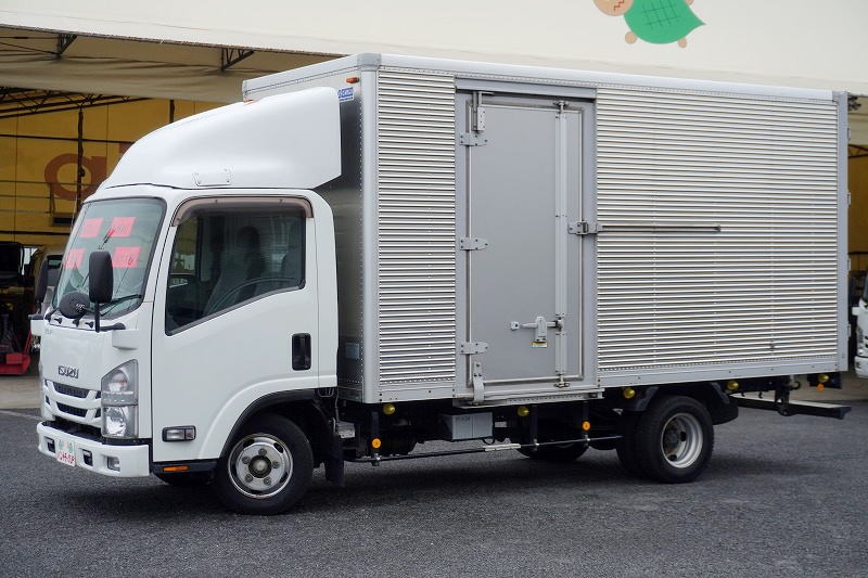 エルフ　「標準幅　ロング」　アルミバン　積載２０００ｋｇ　サイドドア　ラッシング２段　導風板　バックカメラ　左電格ミラー　坂道発進補助　フォグランプ　日本フルハーフ製　５速ＭＴ！