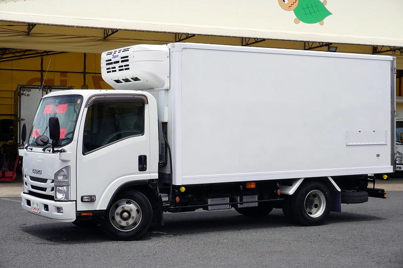 エルフ　「ワイドロング」　冷蔵冷凍車　積載２９５０ｋｇ　リア三枚扉　－５度設定　荷台ステンレス張り　箱内カーテン付き　エアリブ　バックカメラ　ＥＴＣ　左電格ミラー　フォグランプ　東プレ製　衝突軽減ブレーキ　車線逸脱警報　ＡＴ車！