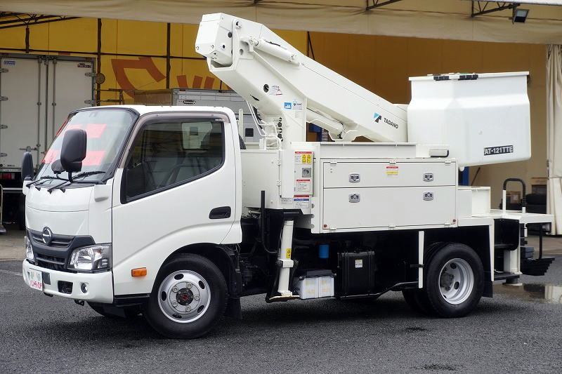 デュトロ 「4WD」 高所作業車 タダノ製(AT-121TTE) 最大地上高12.1m FRPバケット バケット積載荷重200kg 工具入れ ジョイスティックタイプ アワーメーター:645h 左電格ミラー 電動パーキングブレーキ バックカメラ ETC フォグランプ 衝突軽減ブレーキ 車線逸脱警報 電気工事仕様!5速MT!フロント画像