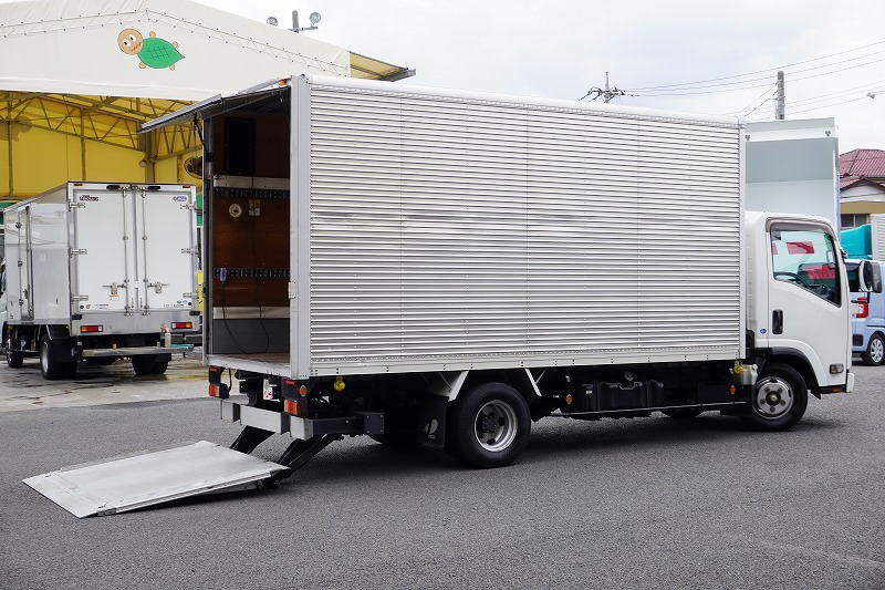 エルフ 「標準幅 ロング」 アルミバン 積載1600kg 跳ね上げ式 パワーゲート ラッシング2段 バックカメラ ETC2.0 左電格ミラー フォグランプ パブコ製 AT車!準中型(5トン限定)免許対応!希少車!! 車検「R8年10月まで!」フロント画像