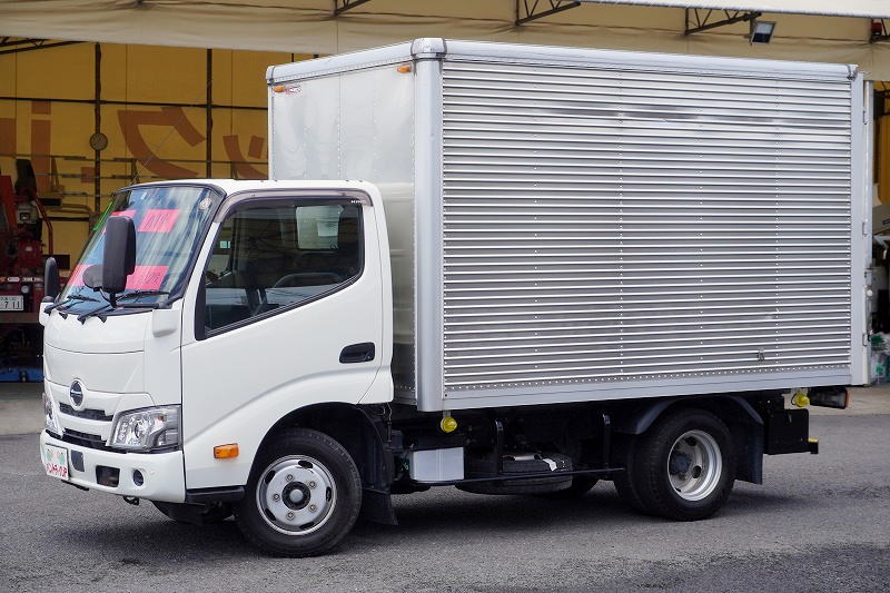 デュトロ　１０尺　アルミバン　積載２０００ｋｇ　ラッシング２段　バックカメラ　社外ナビ　ＥＴＣ　左電格ミラー　ＬＥＤヘッドライト　電動パーキングブレーキ　クリアランスソナー　全高２．８ｍ以下　９０度ストッパー　衝突軽減ブレーキ　車線逸脱警報　パブコ製　ＡＴ車！　車検「Ｒ９年３月まで！」フロント画像