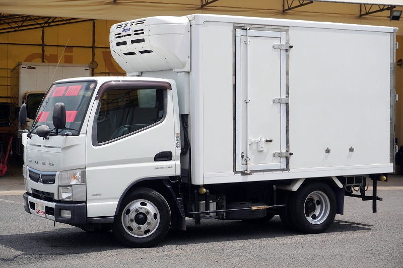 キャンター　１０尺　冷蔵冷凍車　積載２０００ｋｇ　東プレ製　サイドドア　－３０度設定　ラッシング２段　荷台シマ板張り　エアリブ　９０度ストッパー　左電格ミラー　バックカメラ　ＥＴＣ　フォグランプ　車線逸脱警報　ＡＴ車！　車検「Ｒ９年３月まで！」フロント画像