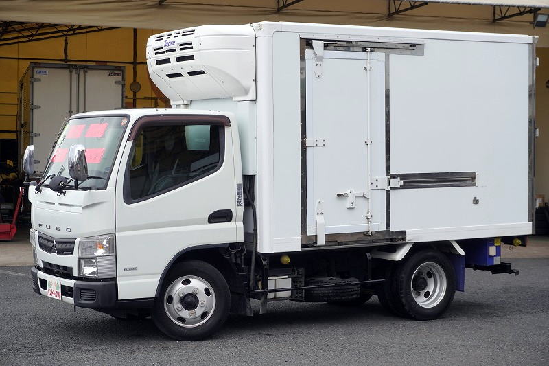 キャンター　１０尺　冷蔵冷凍車　積載２０００ｋｇ　東プレ製　サイドドア　－３０度設定　スタンバイ装置　ラッシング１段　荷台ステンレス張り　エアリブ　９０度ストッパー　左電格ミラー　バックカメラ　ＥＴＣ　フォグランプ　車線逸脱警報　５速ＭＴ！