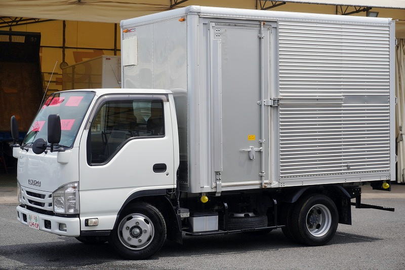 エルフ 10尺 アルミバン 積載2000kg サイドドア ラッシング2段 90度ストッパー バックカメラ ETC 社外ナビ フォグランプ 通気口 全高約3m パブコ製 AT車!フロント画像